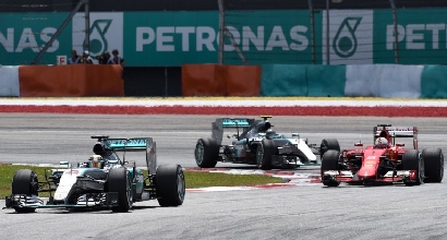 Mercedes vs Ferrari Sepang AFP, Foto AFP Mercedes vs Ferrari Sepang AFP, Foto AFP