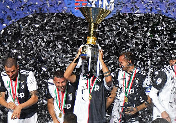 Juve, ecco la coppa dello scudetto!