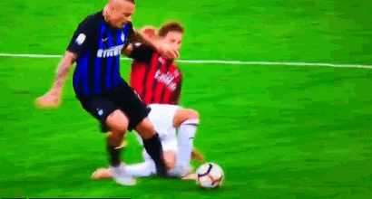 Milan, Biglia sul contrasto con Nainggolan: "Da rosso? Il Var avrebbe potuto vedere meglio"