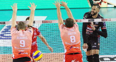 Volley uomini: Civitanova e Trentino in testa con Perugia, Modena ok al tie break con Castellana