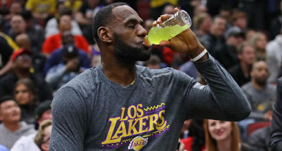 Basket, Nba: cadono ancora i Lakers di LeBron, la tripla doppia di Irving spinge i Celtics