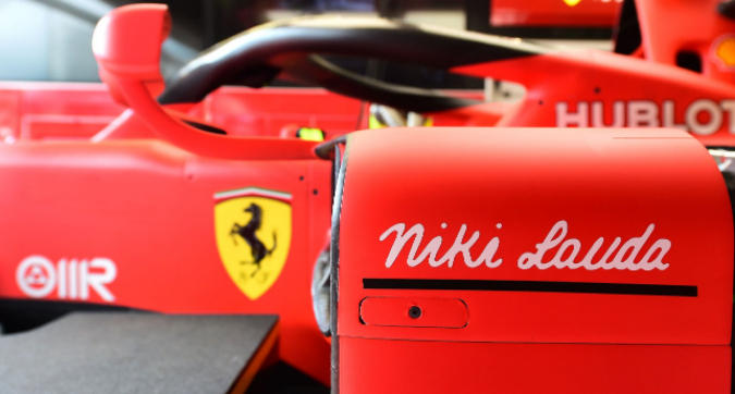 Dalla Ferrari alla Mercedes, gli omaggi a Niki Lauda | LE FOTO