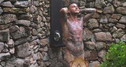 Icardi, la "vendetta" di Wanda: Maurito fotografato nudo durante la doccia