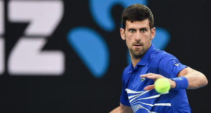 Tennis, Australian Open: Djokovic in semifinale, Nishikori costretto al ritiro