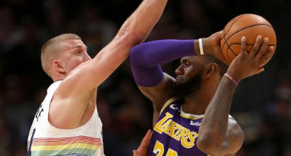 NBA: Lakers ko contro i Nuggets, Toronto da primo posto