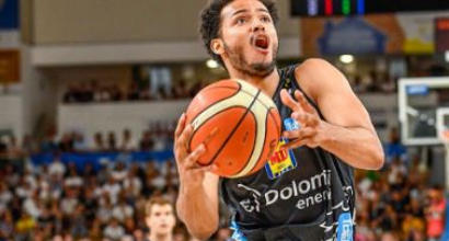 Basket, Trento batte Milano 77-74: serie sul 2-2