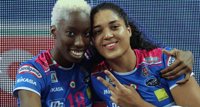 Paola Egonu con la compagna Plak (foto dal sito Agil Igor Novara)