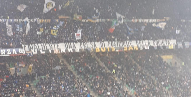 LO STRISCIONE DELLA CURVA NORD