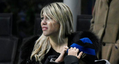Paura per Wanda Nara: sassata contro la sua auto