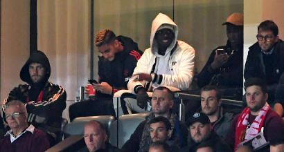 United, Mourinho toglie la fascia di capitano a Pogba