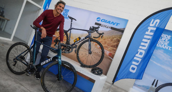 Fabian pedala verso Tokyo con Giant e Shimano