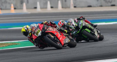 Superbike, la Kawasaki attacca: "La Ducati è una MotoGP..."