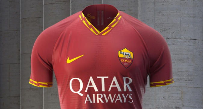 La Roma è un... fulmine. Svelata la nuova maglia FOTO