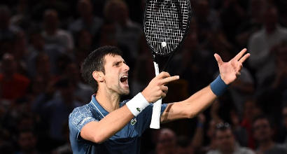 Tennis, Masters 1000 Parigi: Djokovic vince la battaglia con Federer e sfiderà Khachanov in finale