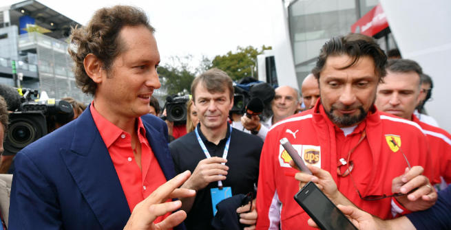 ANCHE JOHN ELKANN PRESENTE IN CAMICIA ROSSO FERRARI