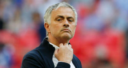 Manchester United, il pessimismo di Mourinho: "Non credo arriveranno rinforzi". E Godin dice no