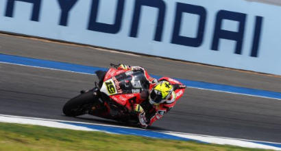 Superbike Thailandia, Bautista sa solo vincere: sua anche la Superpole Race