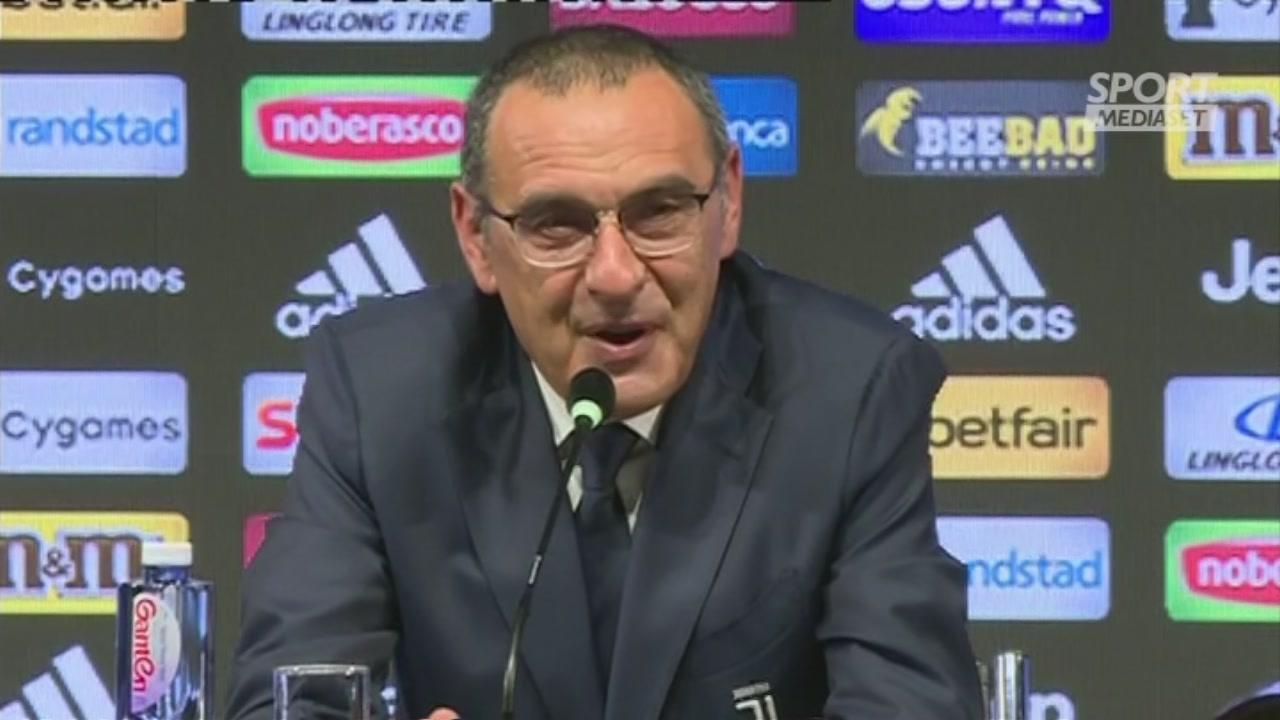 Sarri e il dilemma della tuta: "Basta non mi mandino nudo..."