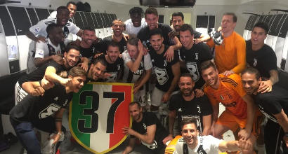 Juventus campione, la festa esplode in spogliatoio
