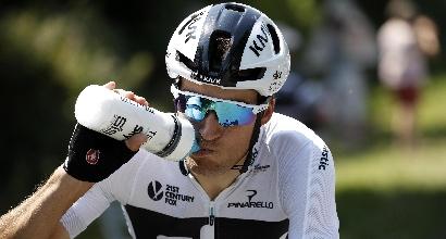Tour, le scuse di Moscon: "Ma non l'ho colpito". Ora rischia lunga squalifica e licenziamento