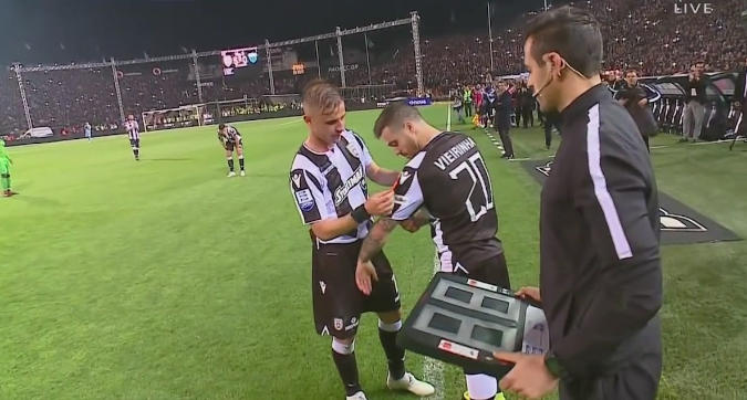 Cuore di capitano: Vieirinha in campo nonostante il crociato rotto
