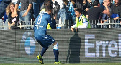 L'abbraccio tra i fratelli Valoti al Mazza