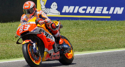 MotoGp, fischi a Lorenzo e Marquez. Marc: "Ci giochiamo la vita"