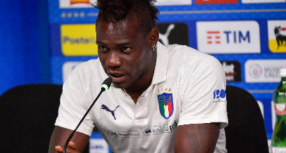 Balotelli contro Salvini: "Io italiano solo a 18 anni, la legge deve cambiare". La replica: "Non è priorità"