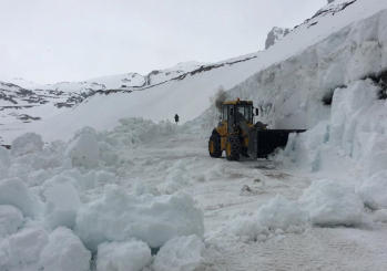 Giro, 4 metri di neve sulle Alpi