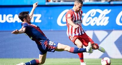 Liga: Barcellona ok con il minimo sforzo e si avvicina al titolo, l’Atletico passa nel finale a Eibar